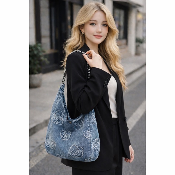 NEW Denim with Roses Beautiful Hobo Bag w/ Silver Tone Hardware & Snap Closure - Picture 5 of 6